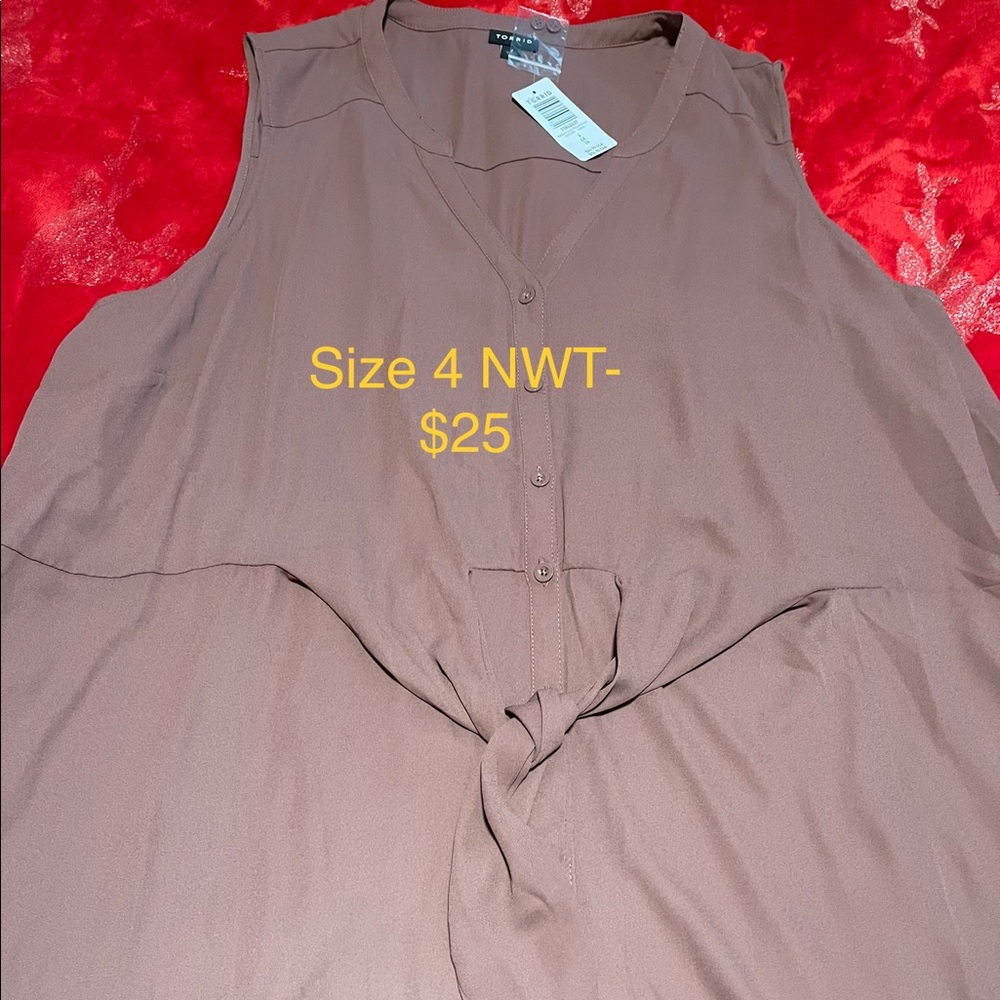 Torrid sleeveless blouse NWT size 4